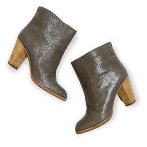 Marc by Marc Jacobs Grey Cracked Leather Ankle Boots Size 8.5